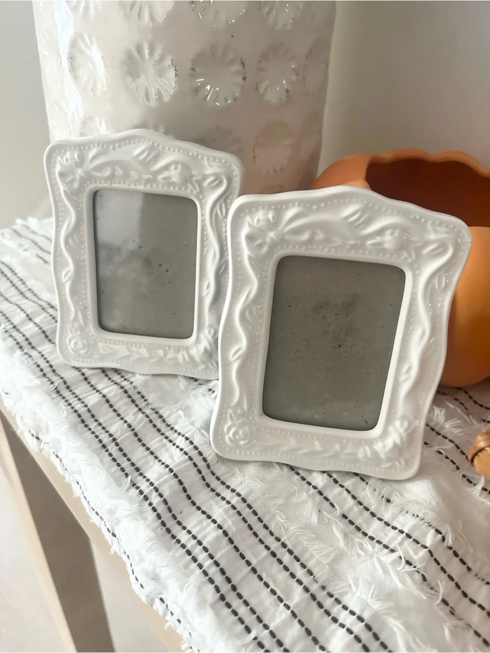 Set of 2 Vintage White Ceramic Scroll Bow Picture Frames Cottagecore 5”
